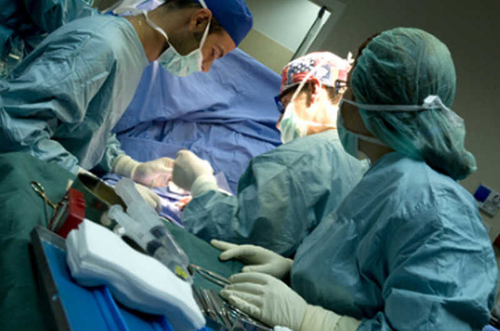 AOD et chirurgie en urgence